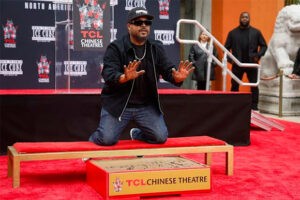 Ice Cube inmortaliza sus manos en Hollywood y celebra su amor por el cine