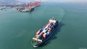 China critica nuevos aranceles portuarios de Estados Unidos – DW – 18/04/2025