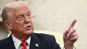Trump culpa a Biden de la contracción del PIB y niega la responsabilidad de sus aranceles