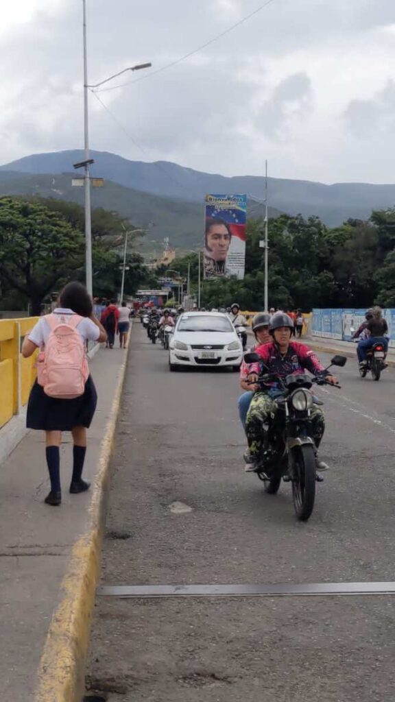 230 vehículos cruzaban hacia Colombia cada 10 minutos – Diario La Nación