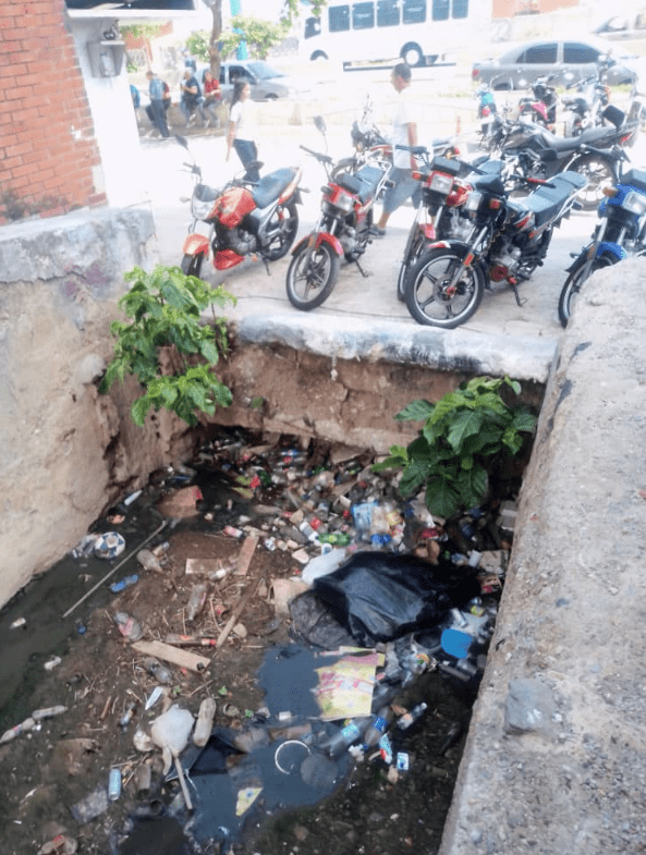 7 años lleva un bote de aguas servidas en Quebrada de Germán