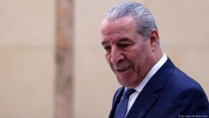 Abás nombra por primera vez un vicepresidente de la OLP – DW – 26/04/2025