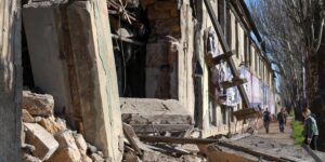 Al menos ocho heridos tras un ataque de drones rusos contra edificios civiles en Odesa