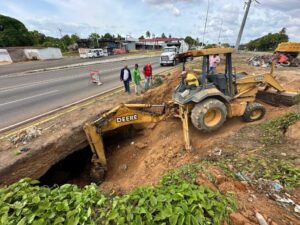 Alcaldía de Caroní atiende socavación en la avenida Guayana | Diario El Luchador