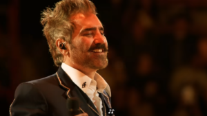 Alejandro Fernández rinde tributo a su padre con 'Un millón de primaveras'