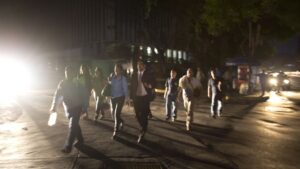 Apagones regresan a Venezuela con excusas conspirativas