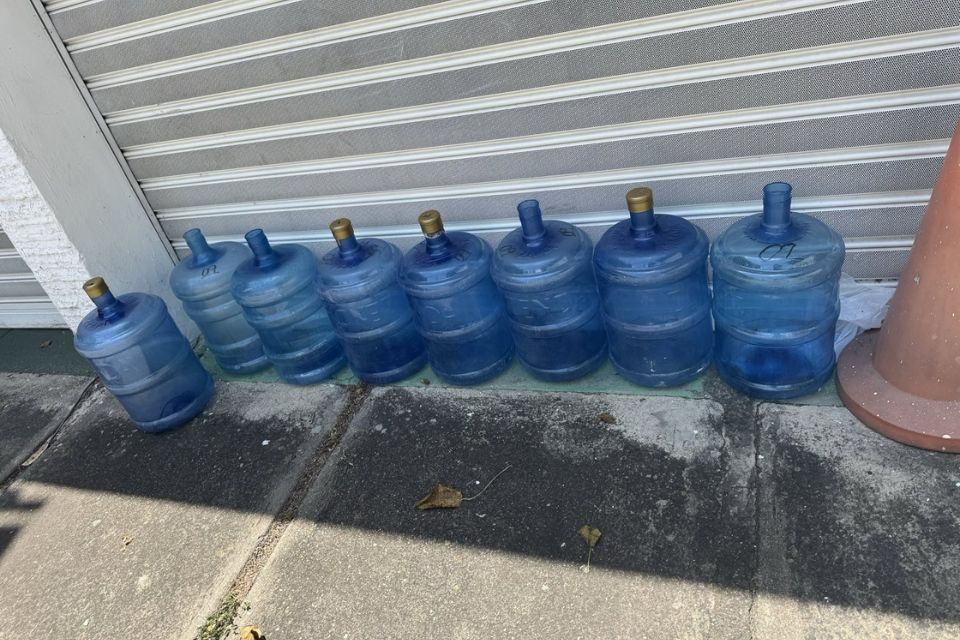 agua potable asilados embajada