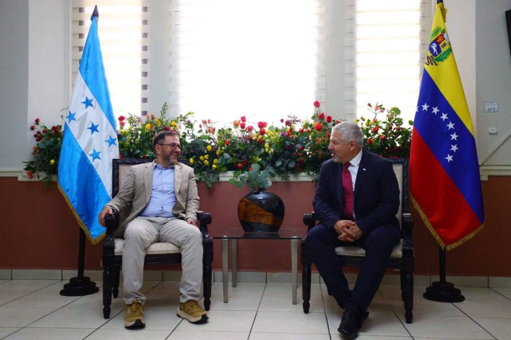 Canciller Yván Gil encabeza delegación venezolana en Cumbre Celac de Honduras