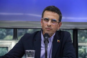 Capriles dice que le pregunten a Maduro por qué no tiene inhabilitación