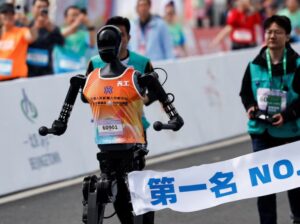 China realizó su primera media maratón con robots humanoides: un paso hacia el futuro tecnológico - AlbertoNews