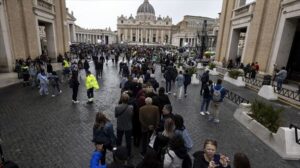 Cierra la capilla ardiente del papa Francisco tras pasar unas 250 000 personas ante el féretro en tres días