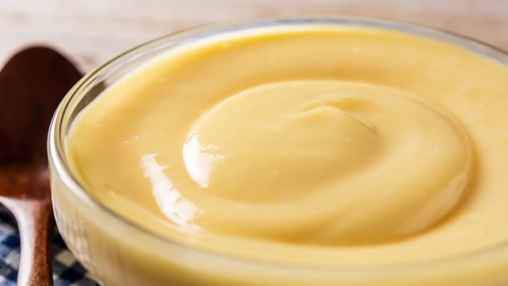 Cómo hacer la crema diplomática, una receta barata y clásica de la repostería