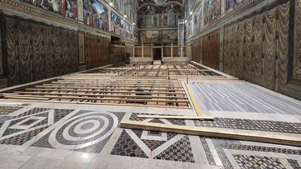 Cómo se prepara la Capilla Sixtina para el Cónclave que elegirá al sucesor del papa Francisco
