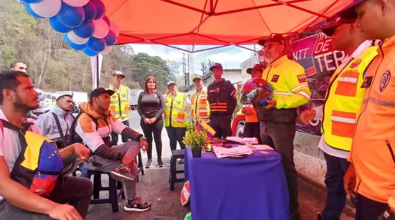 Conductores que infringen leyes de tránsito reciben charlas