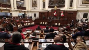 Congreso de Perú impide a Boluarte ir al funeral del papa – DW – 24/04/2025