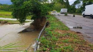 Crecida de río Gavilanes socava puente en la troncal 1 de Mérida