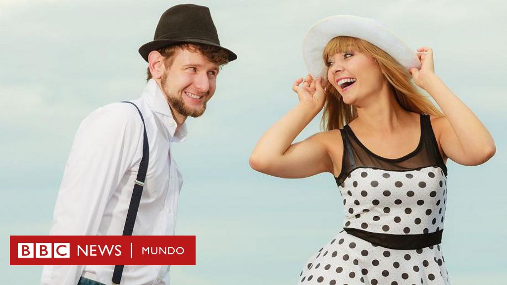 Cuán fuerte es la atracción entre dos personas, según la física (y otras curiosidades de la gravedad)
