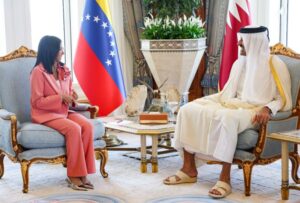 Delcy Rodríguez se reúne con el emir de Catar tras su visita a China