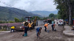 Despejan vías de sedimentos tras fuertes lluvias en Lara
