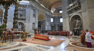 Develan primera imagen de la tumba del Papa Francisco