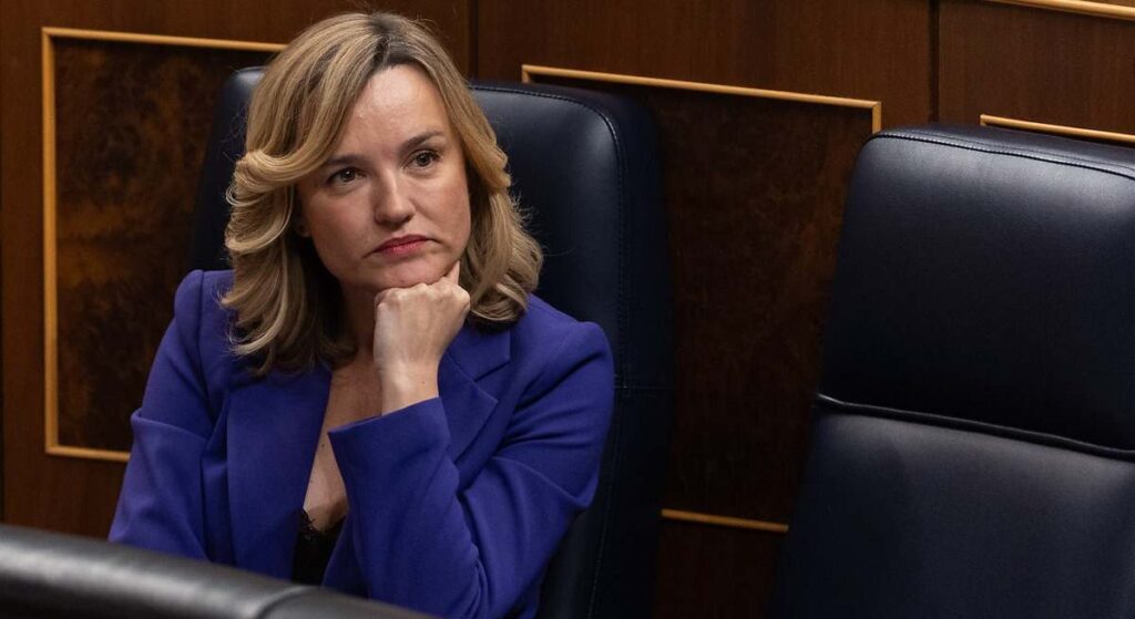 "Diciéndome que soy Ministra por callar y ponerme de rodillas"