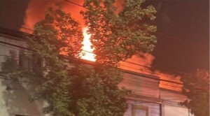 Discusión de pareja termina en incendio forestal y casas arrasadas