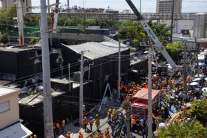 Dominicanos de Nueva York lloran la muerte de las víctimas en discoteca de Santo Domingo - AlbertoNews