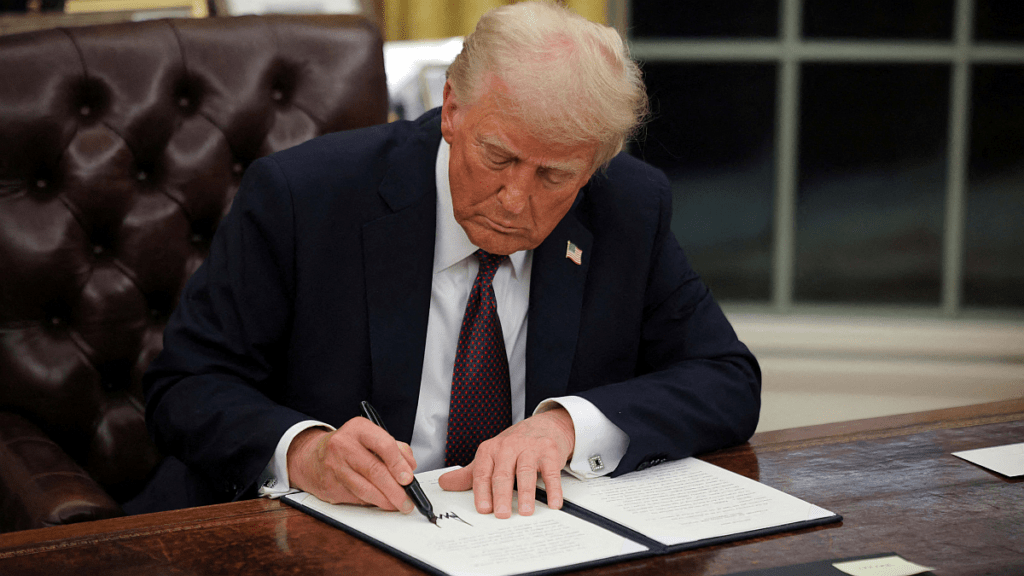 Donald Trump anunció que fijará aranceles de 25% para cada uno de los vehículos fabricados en el extranjero