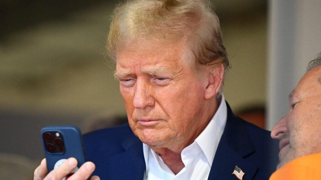 Donald Trump eximió a smartphones, computadoras y otros dispositivos electrónicos de los aranceles recíprocos