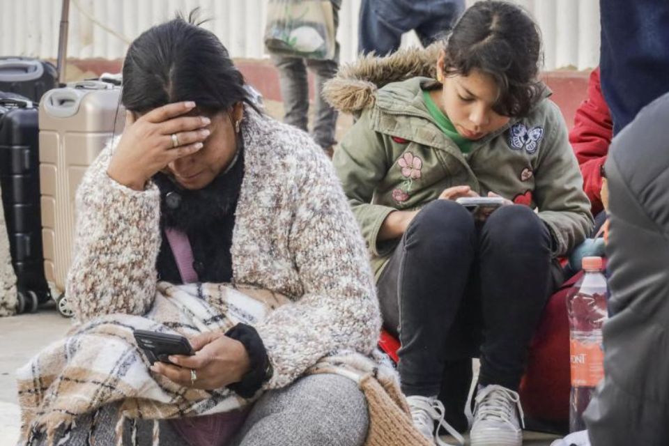 Migrantes tras cancelación del CBP One