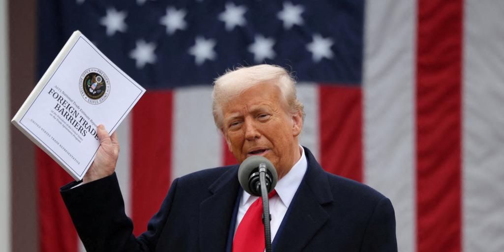 El 200% al vino español, al petróleo ruso o al aceite, los grandes aranceles olvidados de Trump por el momento