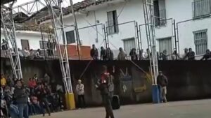 El Eln se reunió con comunidad y le reclamó por no haber expulsado al Ejército del Macizo colombiano