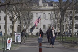 El Gobierno de EEUU reclama ahora a Harvard sus datos sobre donaciones y personal vinculados al extranjero