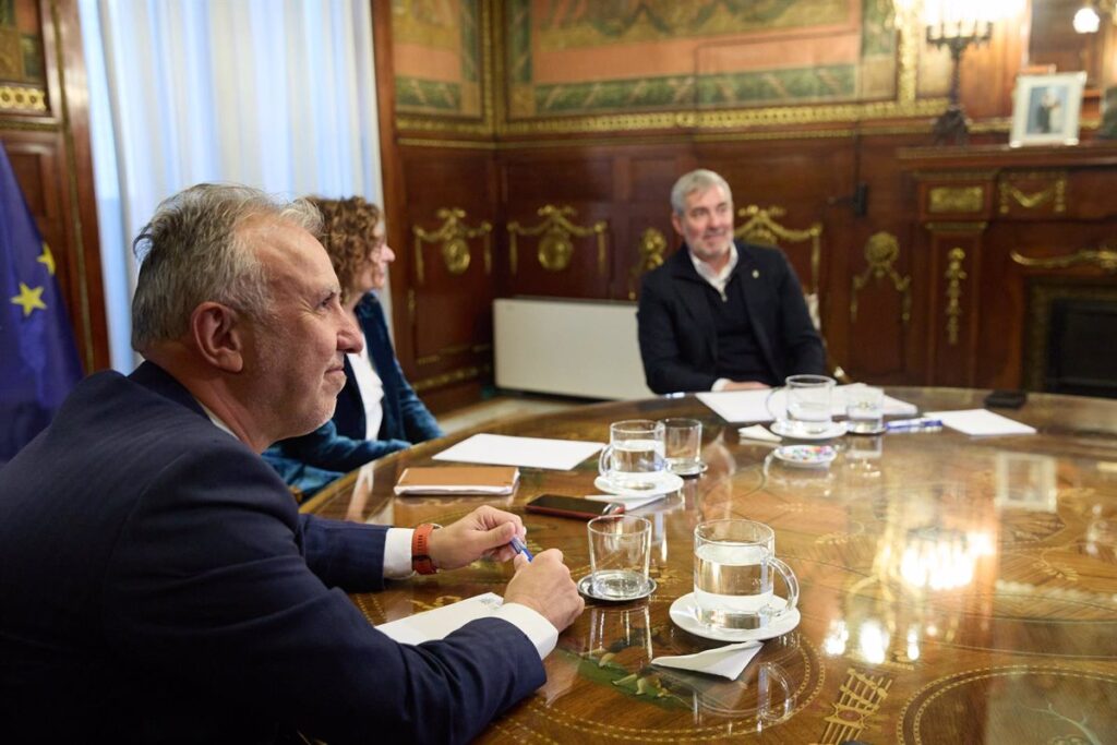 El Gobierno recurre el auto del Supremo que le obliga a hacerse cargo de mil menores migrantes en Canarias