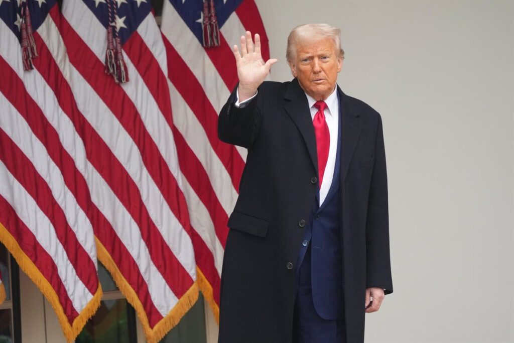 El Ibex 35 amanece con una caída un 1,6%, tras el castigo de Trump a la UE con unos aranceles del 20%