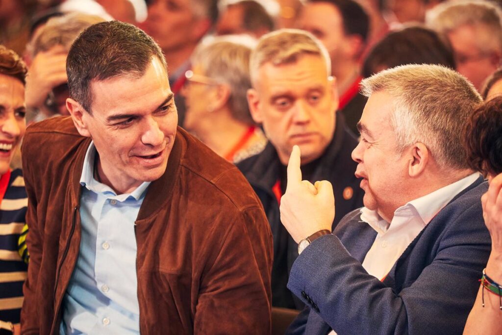 El PSOE cae dos puntos en un mes, pero amplía a 6,5 puntos su ventaja sobre el PP, que marca su peor dato en el CIS