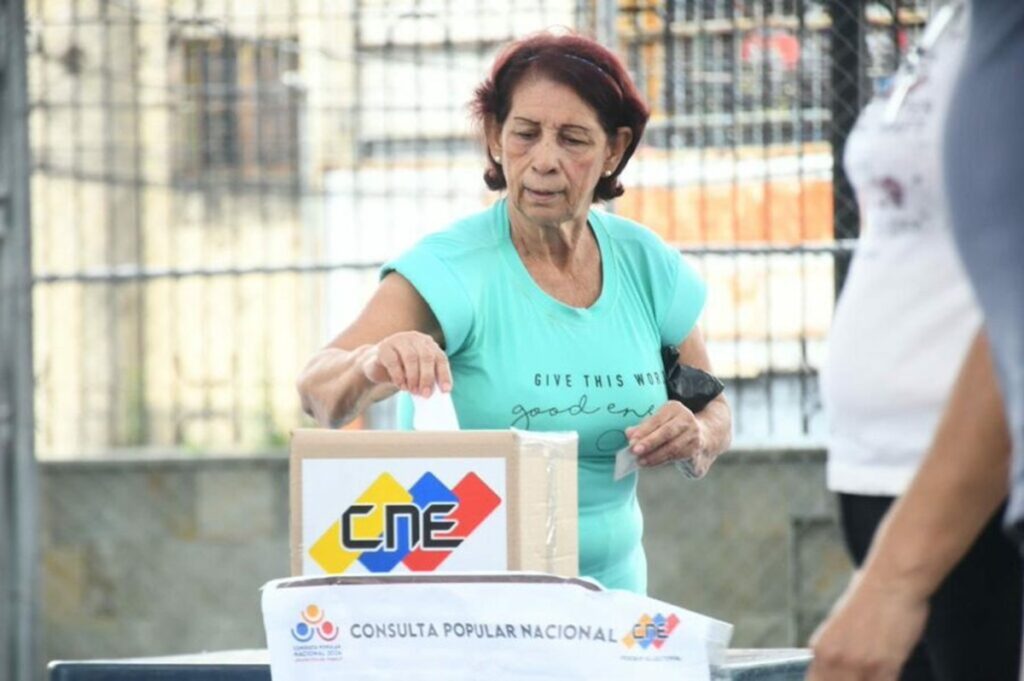 El chavismo califica como «heroica» la consulta para elegir proyectos comunitarios