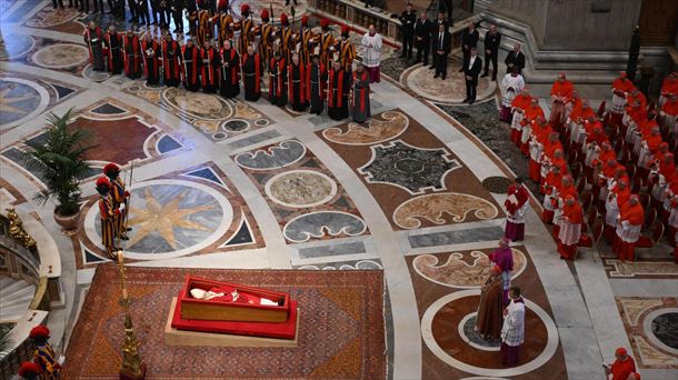El féretro del papa Francisco ya está en la Basílica de San Pedro