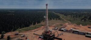 La producción petrolera venezolana se ve nuevamente atrapada por las medidas de Donald Trump para bloquear y hacer más marginales las exportaciones del país que sigue contando con las mayores reservas de hidrocarburos del mundo.