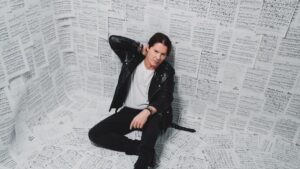 El pianista Arthur Hanlon une continentes con grandes voces de Latinoamérica en su álbum '2 Manos, 1 Mundo'
