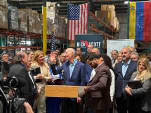 El plan de Rick Scott para poner fin al régimen de Nicolás Maduro