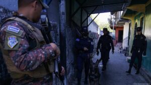 El régimen de excepción contra las pandillas en El Salvador continuará por 30 días más - AlbertoNews