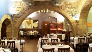 El restaurante de Barcelona 'escondido' en un pasillo que visitó Joan Manuel Serrat