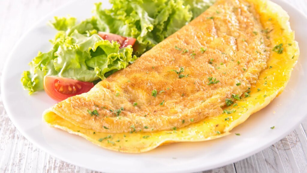 El truco de los chefs para preparar tortillas francesas jugosas por dentro y esponjosas por fuera