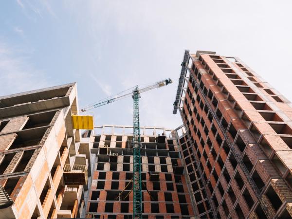 Empleo en construcción cae en 2025 y preocupa impacto en ciudades pequeñas | Empleo | Economía