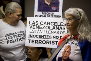 En actos de vigilia y oración decenas de familias claman por la libertad de presos políticos en Venezuela - AlbertoNews
