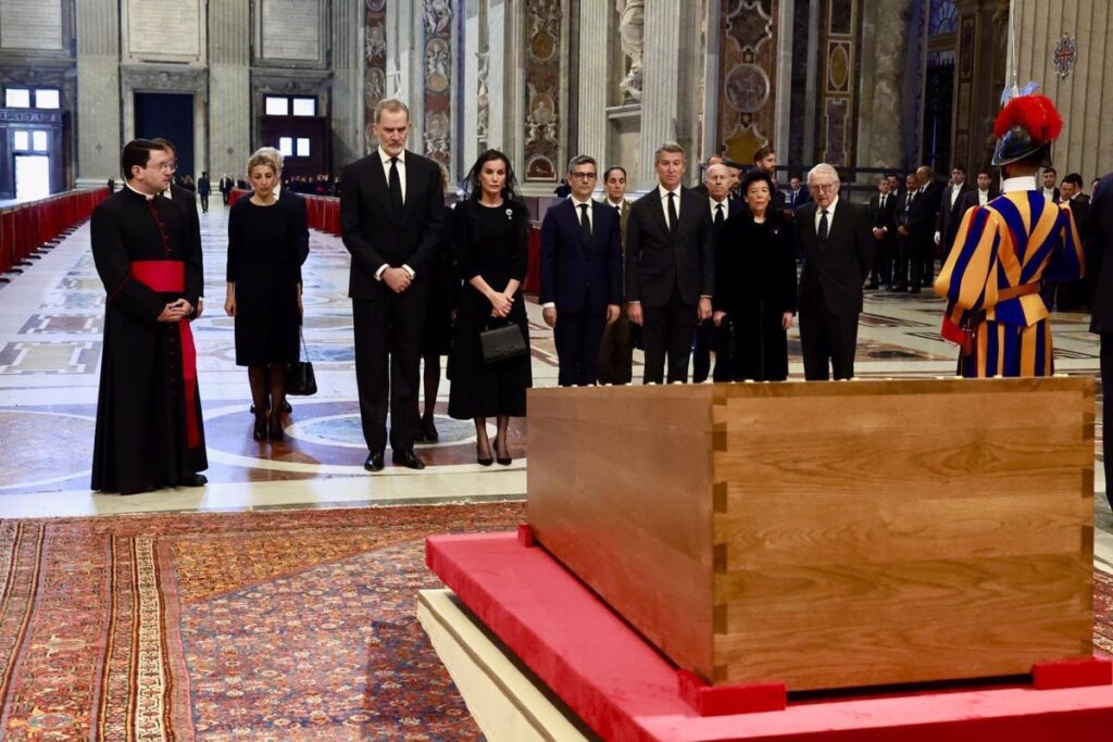 "En el funeral del Papa, acompañando a los Reyes, representando a España. Mi voluntad y mi deber"