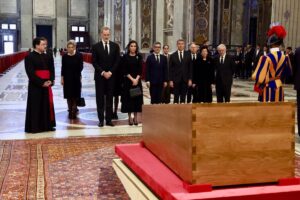 "En el funeral del Papa, acompañando a los Reyes, representando a España. Mi voluntad y mi deber"