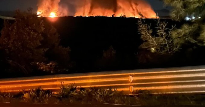 Encapuchados queman medio centenar de camionetas en hidroeléctrica del sur de Chile - AlbertoNews