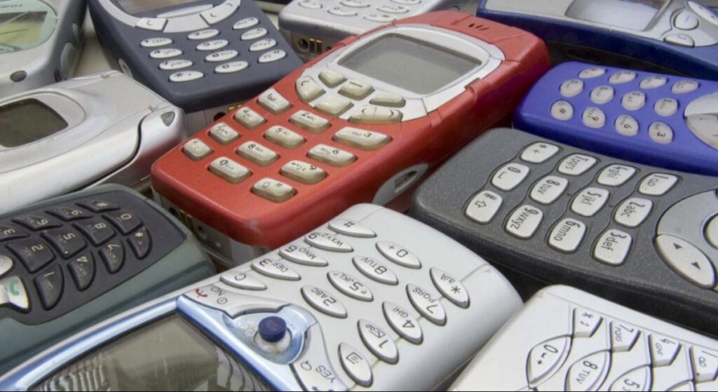 Este es el motivo por el que debes llevar un teléfono desechable a los viajes internacionales